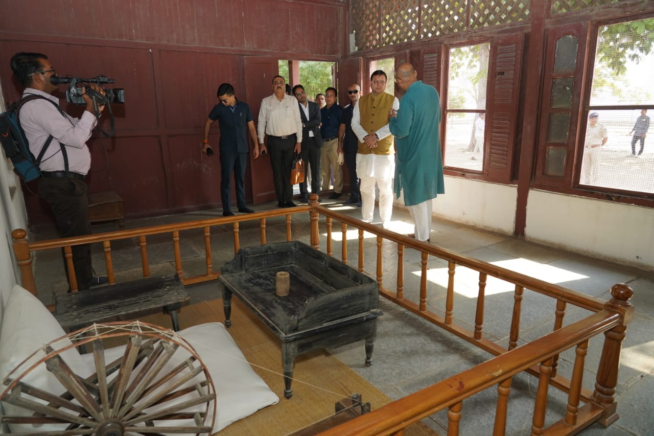 अहमदाबाद: मुख्यमंत्री ने राष्ट्रपिता को अर्पित की श्रद्धांजलि, कहा-बचपन से गांधी जी से रहे हैं प्रेरित