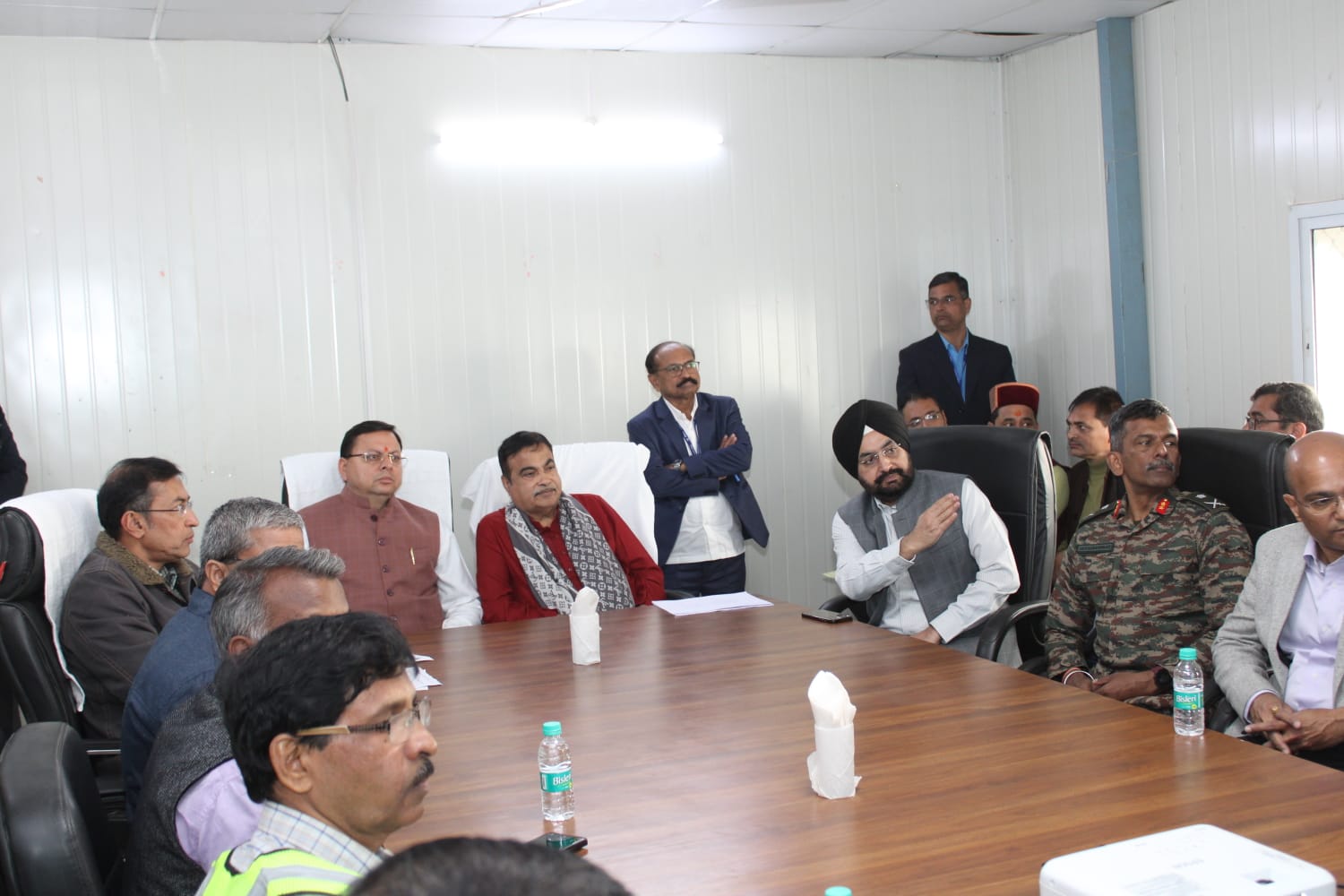 सर्वाेच्च प्राथमिकता टनल में फंसे मजदूरों को सकुशल बाहर निकालना :धामी