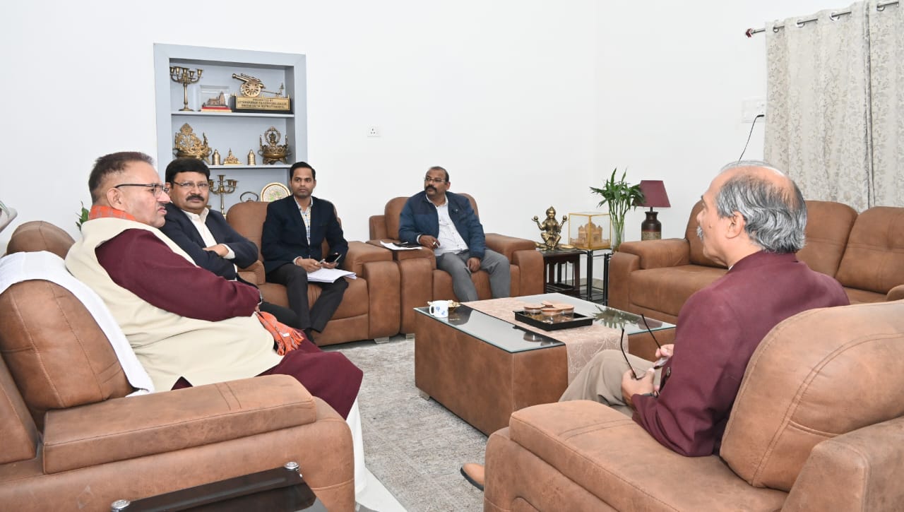 सैनिक कल्याण मंत्री गणेश जोशी ने मंगलवार को कैंप कार्यालय में सैनिक कल्याण विभाग के अधिकारियों के बैठक की