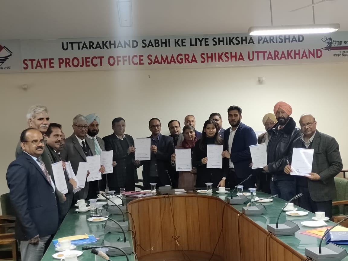 मंत्री डॉ धन सिंह रावत, सचिव डॉ बीवीआरसी पुरुषोत्तम, निबंधक सहकारी समितियां उत्तराखंड  आलोक कुमार पांडेय  सहित अधिकारियों द्वारा राज्य के 10 डीसीबी के चेयरमैन के पांच साल पूरे होने पर विदाई दी