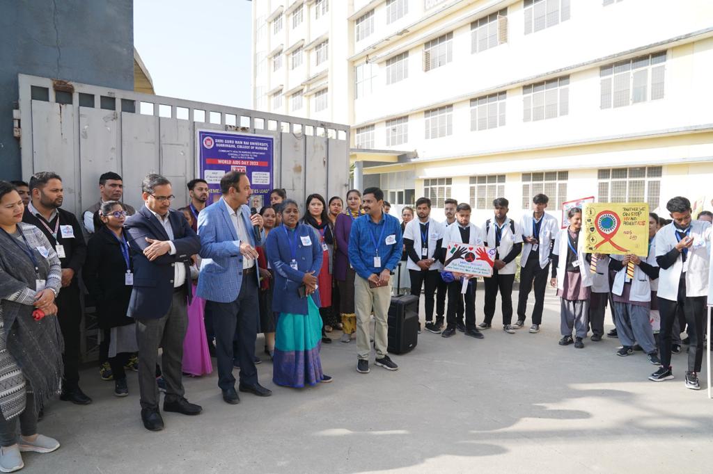 श्री गुरु राम राय विश्वविद्यालय ने  निकाली जागरूकता रैली : विश्व एड्स दिवस का विषय था – “समुदायों को नेतृत्व करने दे”