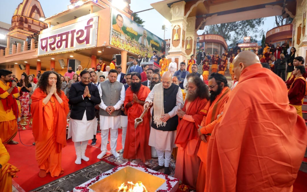 गृहमंत्री  ने संतों की संस्थाओं और अखाड़ों से अनुरोध किया कि काशी की भव्य आरती की तरह हरिद्वार और गंगा तटों पर होने वाली आरतियों को भी भव्य रूप दिया जाना चाहिए