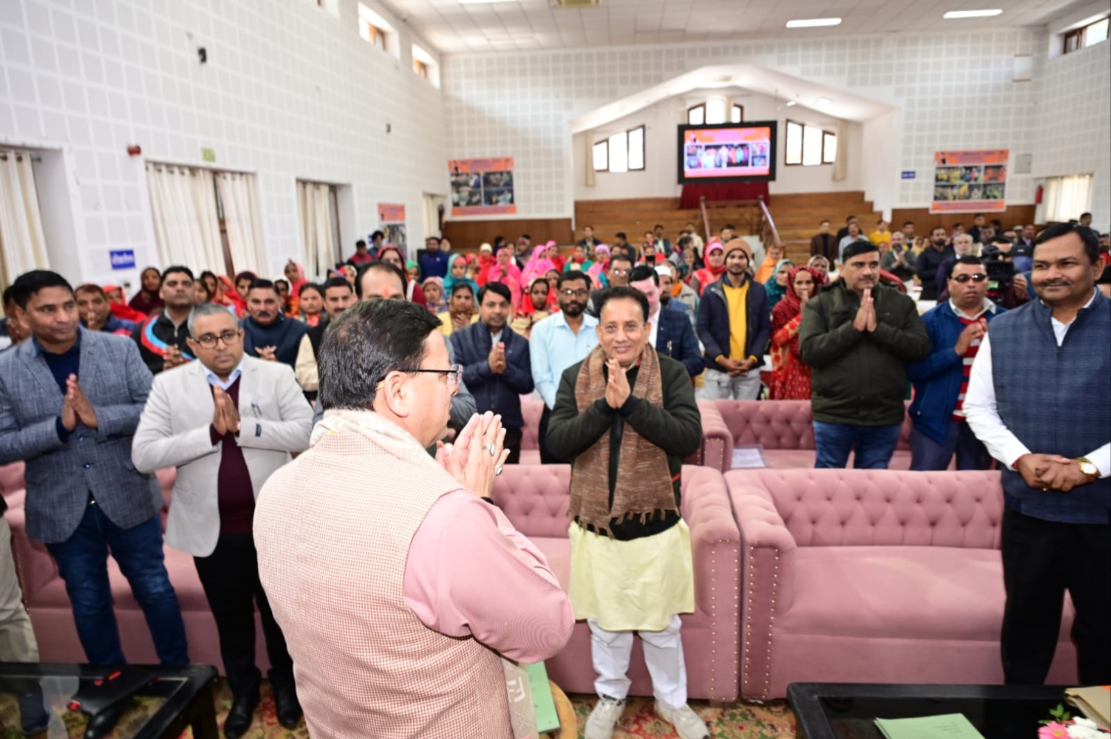 धामी  जी जिस तरह मौके पर डटे रहे हर पल की अपडेट लेते रहे,  रेस्क्यू अभियान में इस दृढ़ता से कार्य करने वाले किसी मुख्यमंत्री को नहीं देखा