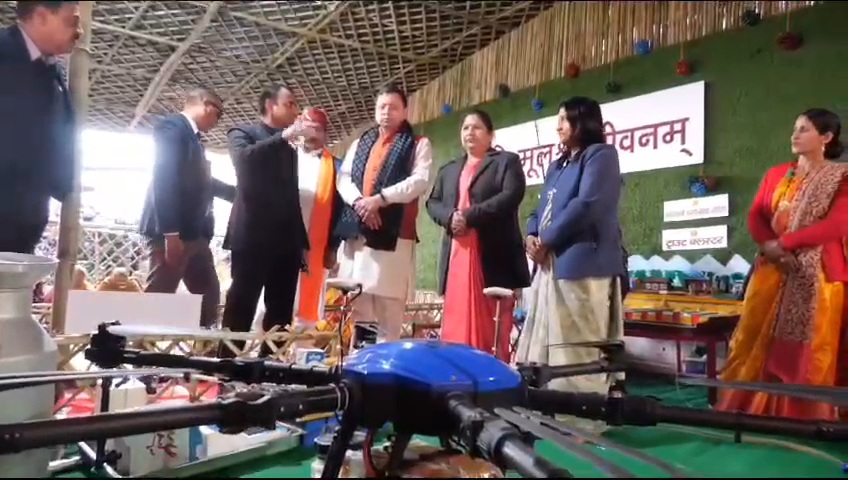 मुख्यमंत्री नारी सशक्तिकरण योजना, मुख्यमंत्री महालक्ष्मी योजना, लखपति दीदी योजना,जैसी योजनाएं  धामी जी ने ही प्रारंभ की हैं।