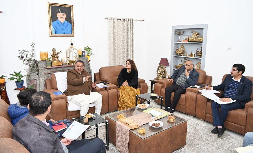 लखपति बनती दीदीयां के कार्यक्रमों की तैयारियों के संबंध में विभागीय अधिकारियों के साथ ग्राम्य विकास मंत्री गणेश  जोशी ने की बैठक