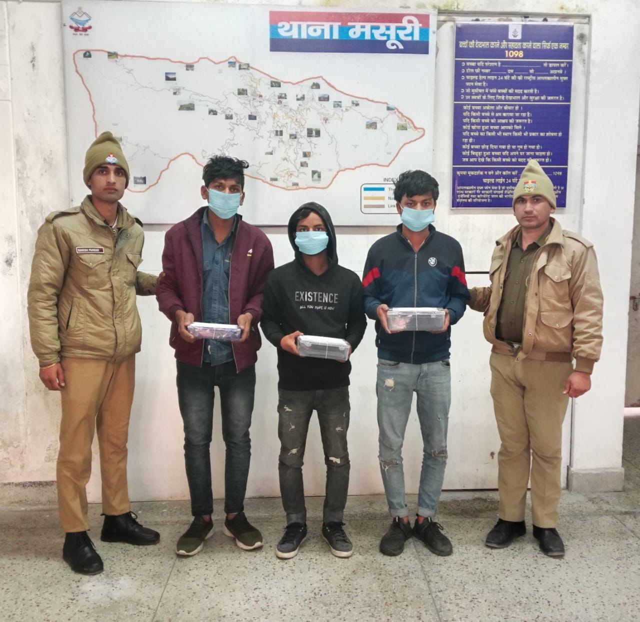 मसूरी में पर्यटकों के मोबाईल फोन चोरी करते थे अभियुक्तण