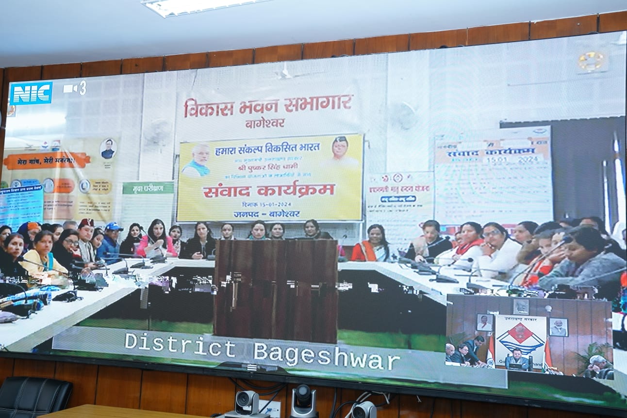 महिला स्वयं सहायता समूहों द्वारा बनाये जा रहे अनेक उत्पादों की मांग तेजी से बढ़ रही है: धामी