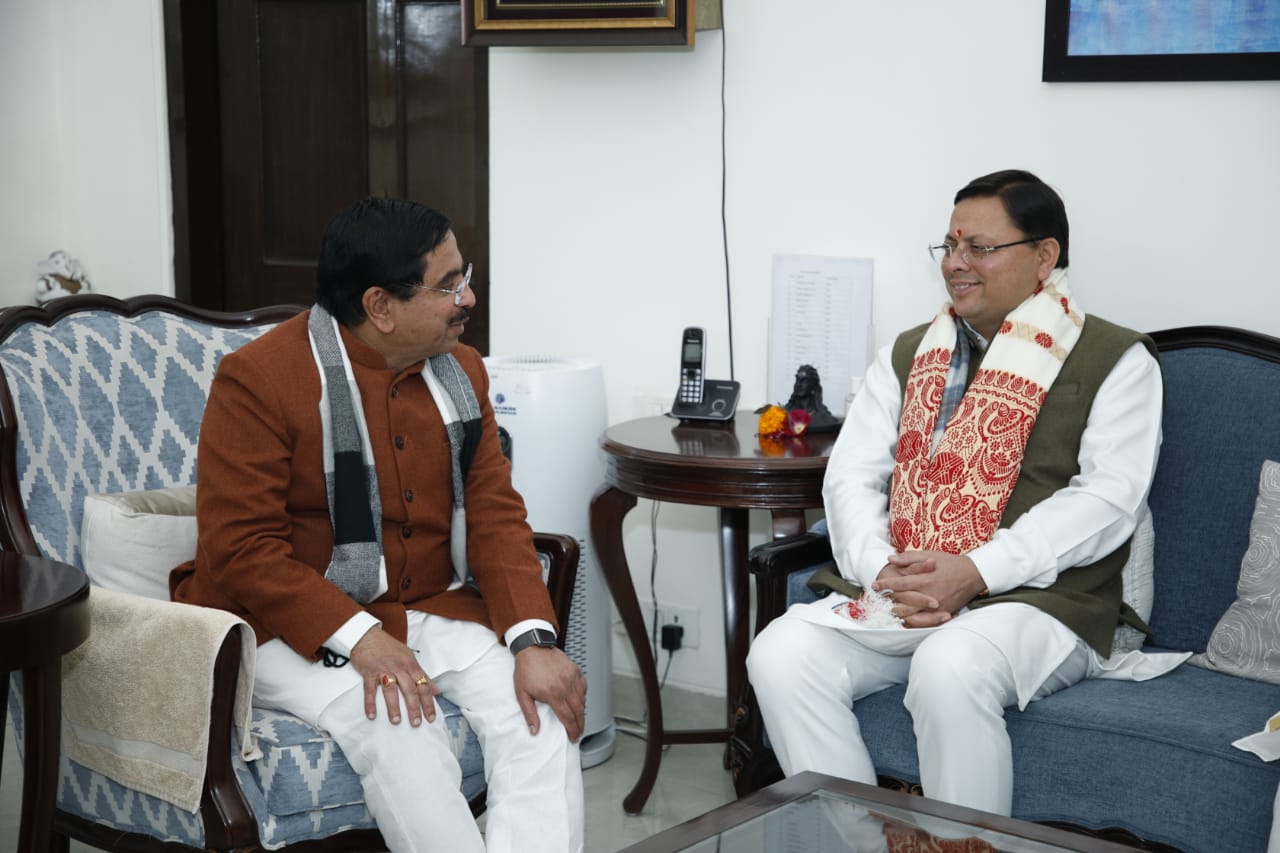 मुख्यमंत्री धामी ने केंद्रीय कोयला एवं खान मंत्री  प्रल्हाद जोशी से भेंट कर  इसके लिए  किया अनुरोध.