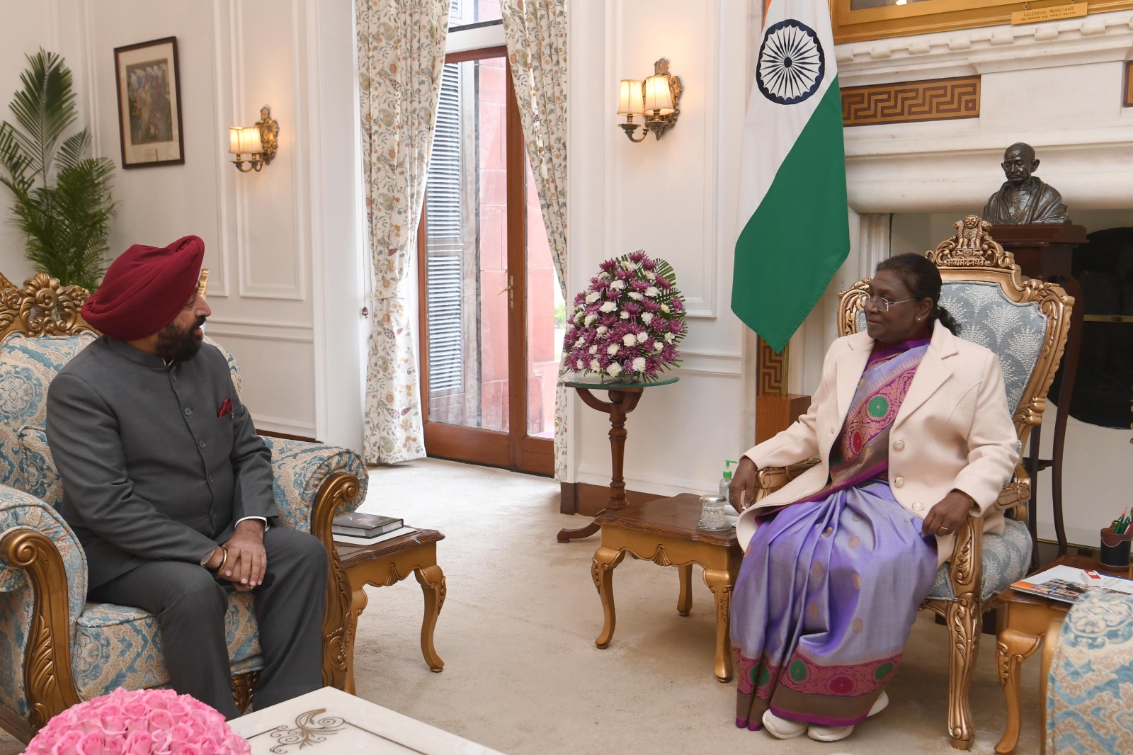 राज्यपाल ने माननीय राष्ट्रपति को राजभवन नैनीताल की स्थापना के 125 वर्ष पूरे होने के अवसर पर अप्रैल में आयोजित होने वाले कार्यक्रम हेतु बतौर मुख्य अतिथि के रूप में आमंत्रित किया..