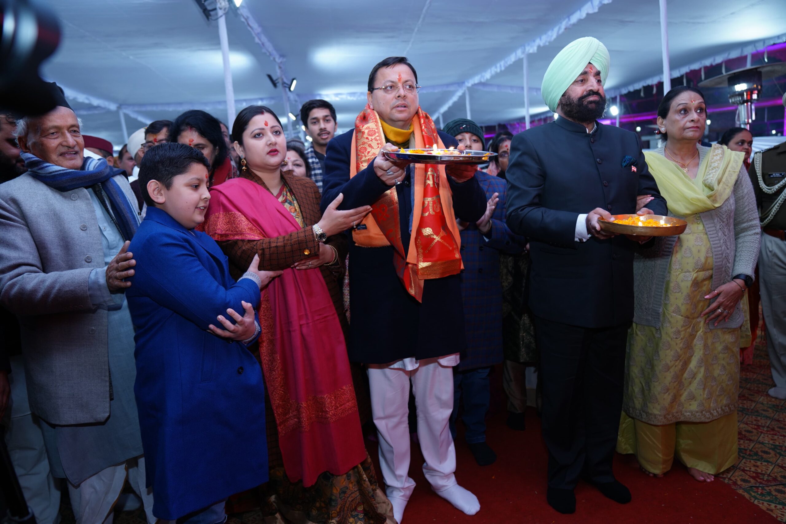 राज्यपाल एवं मुख्यमंत्री ने स्वयं भी सपरिवार सुन्दरकांड का पाठ किया तथा भगवान राम की आरती कर आशीर्वाद प्राप्त करने के साथ प्रदेश की खुशहाली एवं प्रदेशवासियों के मंगलमय जीवन की कामना की