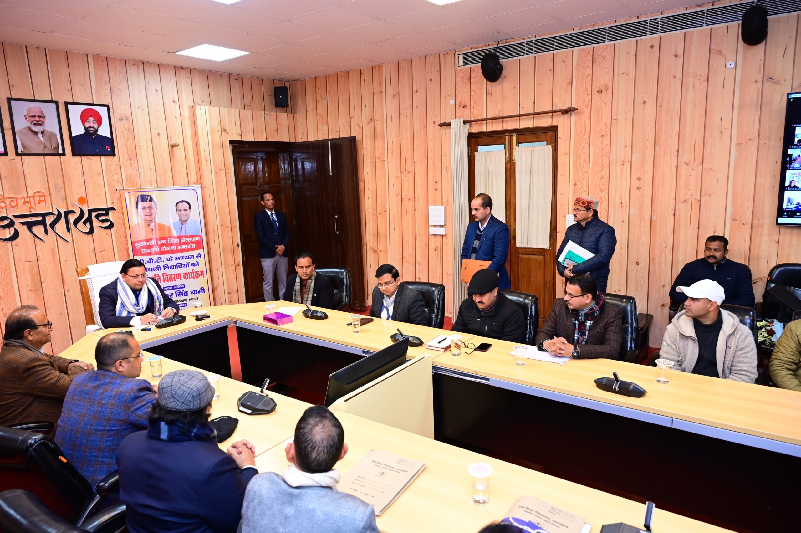 गरीब परिवारों के बच्चों को भी उच्च शिक्षा में किसी प्रकार की रूकावट न हो, इसके लिए धामी सरकार सदैव उनके साथ खड़ी है