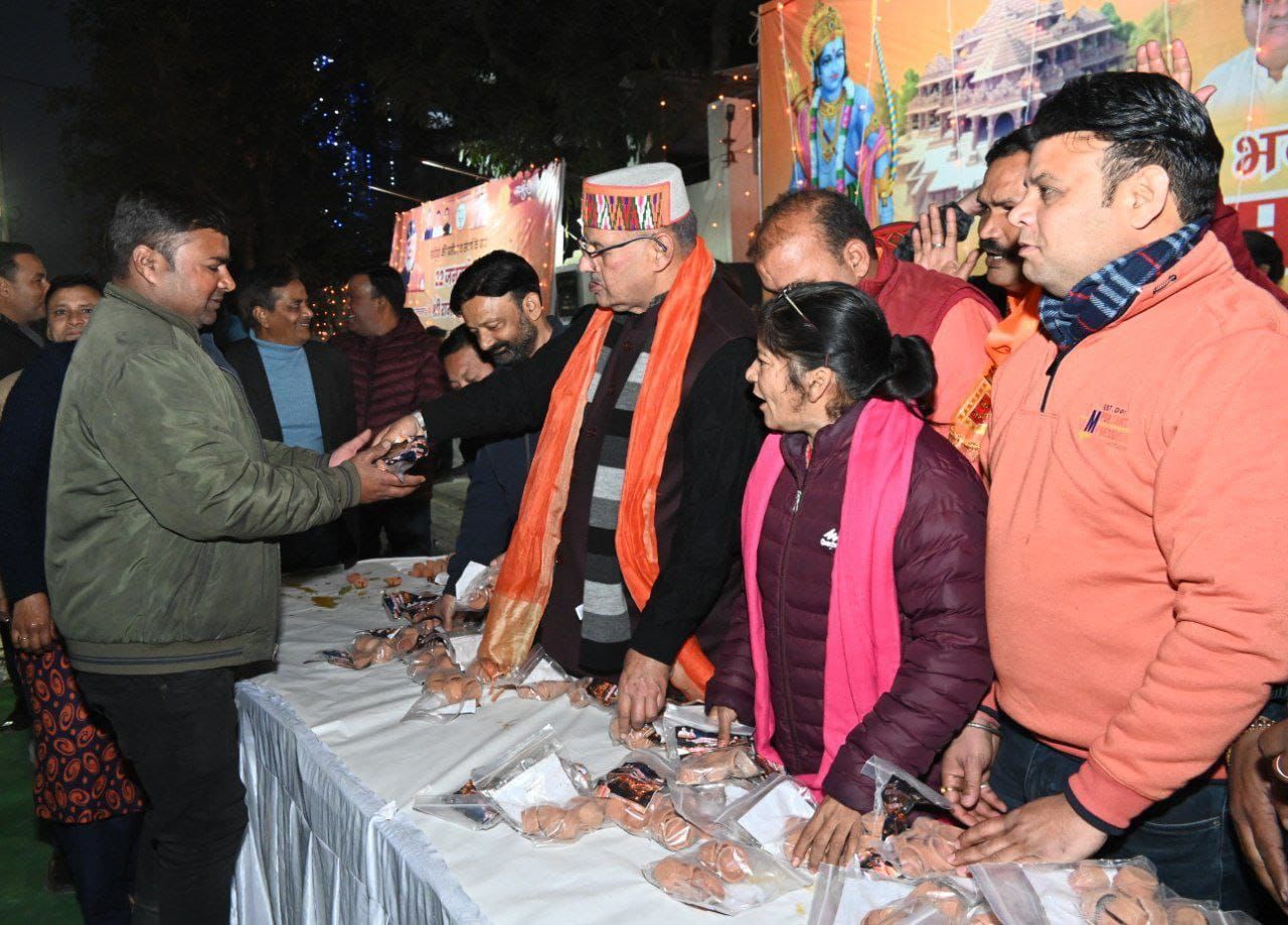 श्रीराम मंदिर की प्राण प्रतिष्ठा समारोह के उत्सव कार्यक्रम के तहत कैबिनेट मंत्री गणेश जोशी ने  दीप प्रज्ज्वलित  किया व दीप वितरण किये