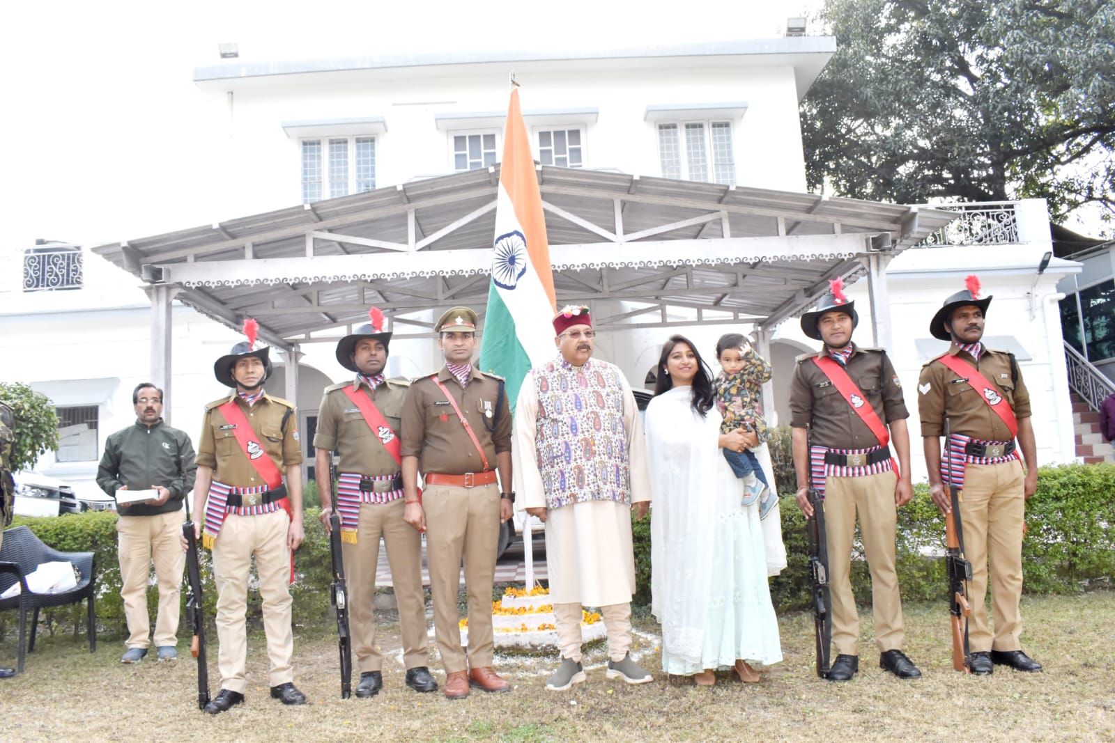 महाराज ने अपने कैम्प कार्यालय परिसर में किया ध्वजारोहण
