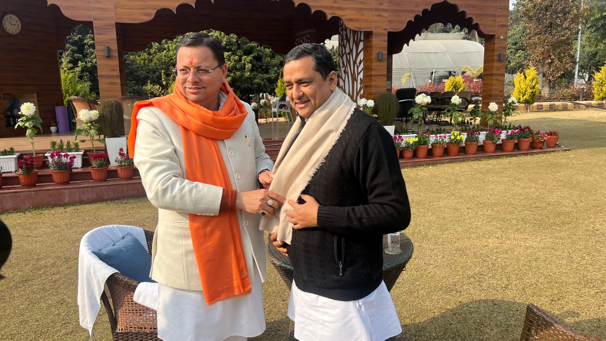 बलूनी ने मुख्यमंत्री धामी से की भेंट की दोनों नेताओं ने उत्तराखंड की राजनीतिक और सामाजिक परिस्थितियों पर सौहार्द चर्चा की..