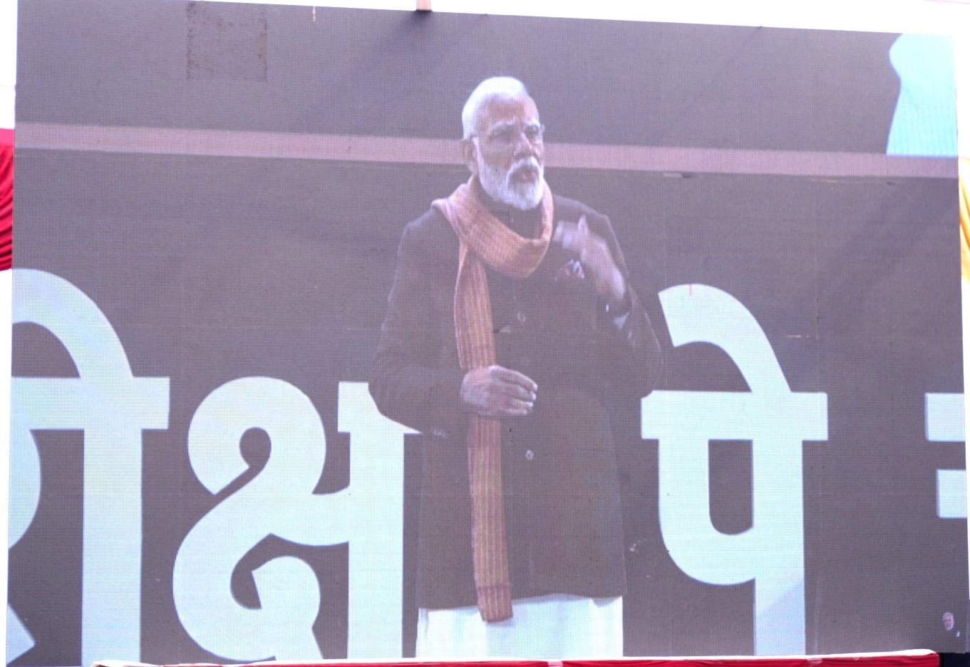 मुख्यमंत्री ने विद्यार्थियों को प्रधानमंत्री श्री नरेन्द्र मोदी द्वारा लिखित पुस्तक ‘ एग्जाम वॉरियर्स’  प्रदान की