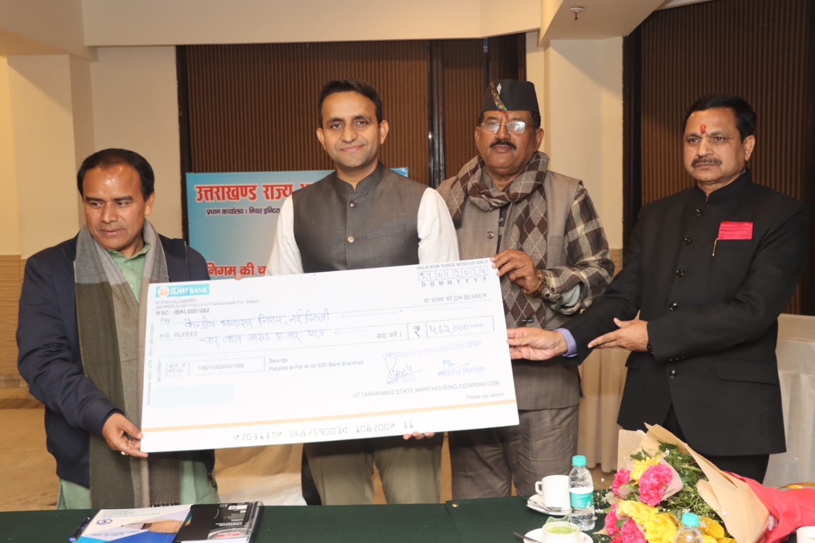 राजकीय भंडारण निगम के गोदामों में सोलर पैनल लगायें जाएंगे: डॉ धन सिंह रावत, सहकारिता मंत्री।