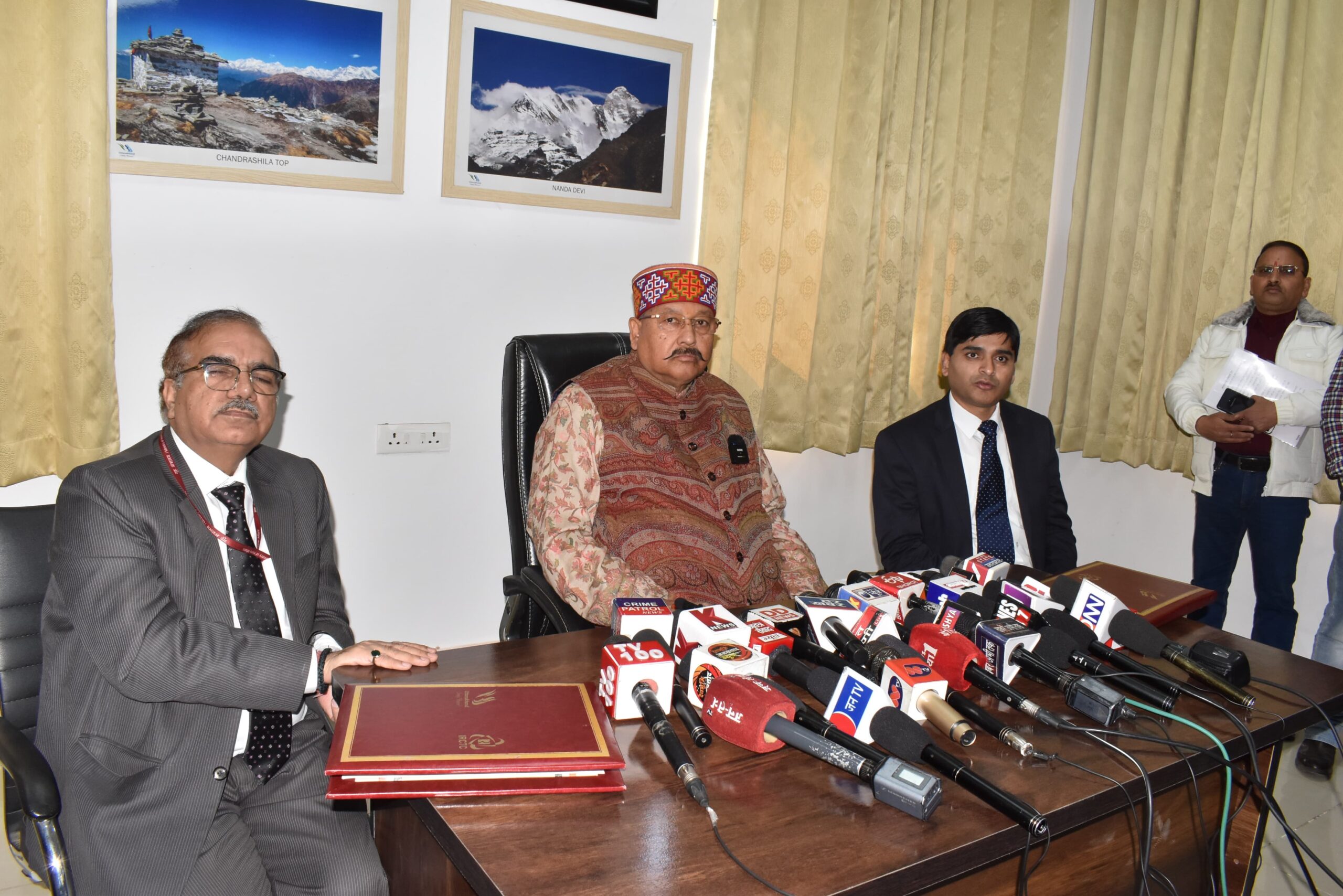 अप्रैल से चलेगी पहली मानसखण्ड एक्सप्रेस,विभागीय मंत्री की उपस्थिति में पर्यटन विकास परिषद और आई०आर०सी०टी०सी० के मध्य हुआ करार   