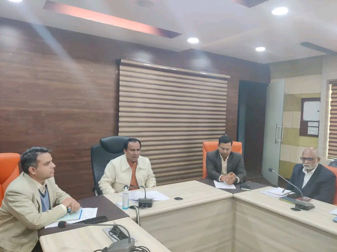 मंत्री जी ने कहा, ठंडी सड़क के निर्माण को शीघ्र तैयार करें डीपीआर   
