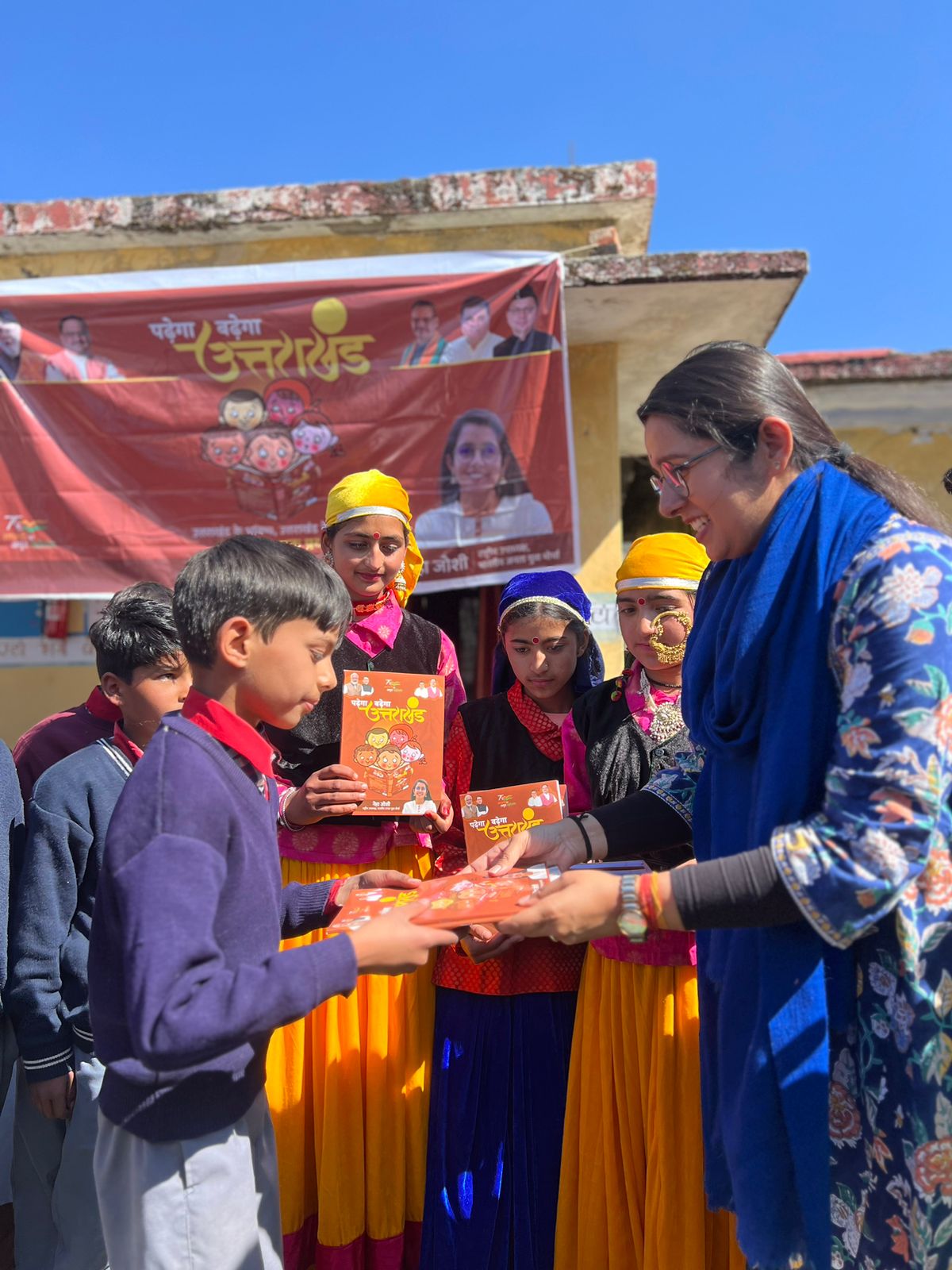 राजकीय इंटर कालेज बुरांसखंडा को स्मार्ट क्लास के उपकरण नेहा जोशी ने वितरित किये पढ़े पूरी ख़बर..