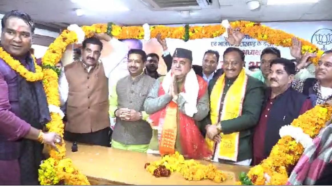 नवनिर्वाचित राज्यसभा सांसद महेंद्र भट्ट ने शहीदों को नमन किया . इस दौरान  बाइक रैली मे हजारों युवाओ का सैलाब था