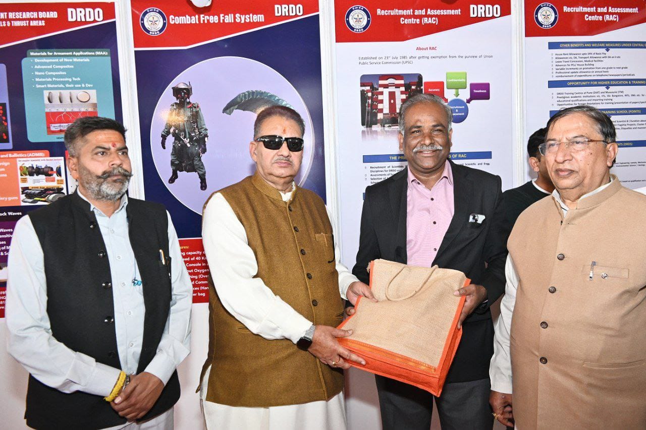 प्रधानमंत्री नरेन्द्र मोदी ने कहा है कि जब वह तीसरी बार देश के प्रधानमंत्री बनेंगे तो भारत दुनिया की तीसरी सबसे बड़ी अर्थव्यवस्था में शामिल होगा: जोशी