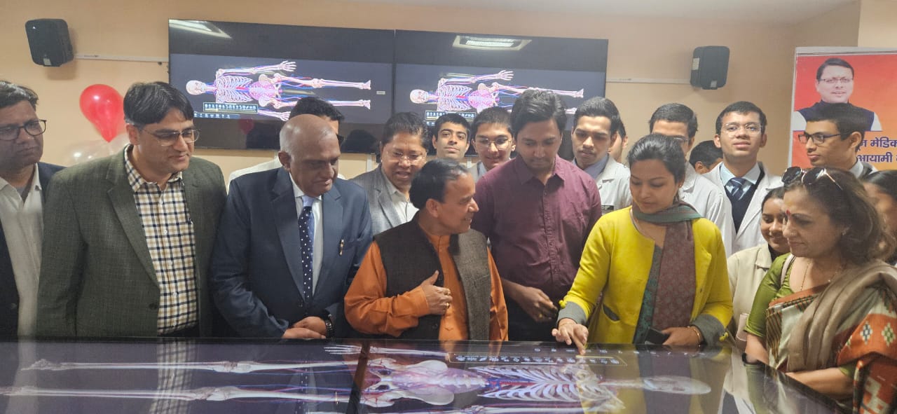 मंत्री जी ने देश भर से आये डाक्टर्ज़ और विद्यार्थियों को एक प्रेरणा बताया