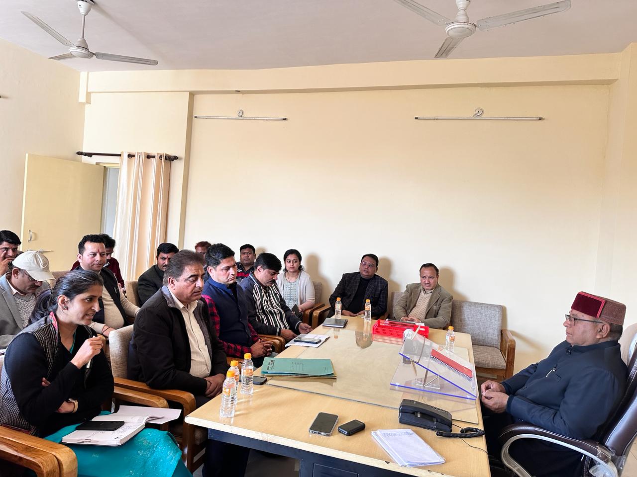 विधायक खजानदास ने राजपुर रोड़ विधानसभा क्षेत्र के गतिमान विभिन्न विकास कार्यो की संयुक्त समीक्षा बैठक कर अधिकारियों को तय समय व गुणवत्तायुक्त से कार्यो पूर्ण करने के निर्देश दिए