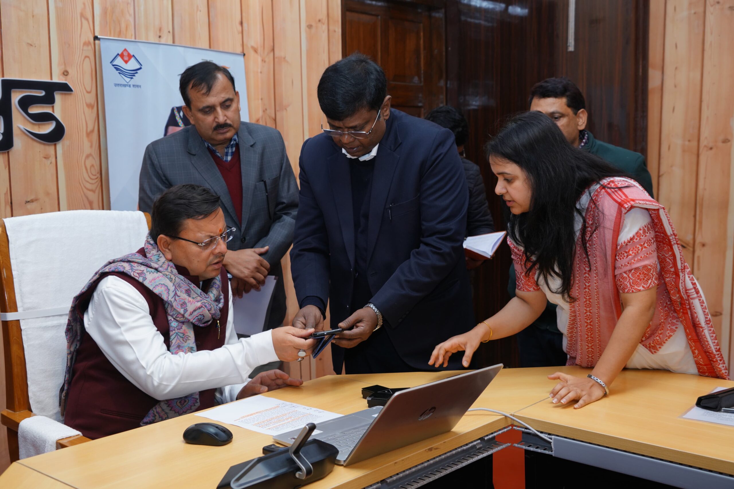 मुख्यमंत्री धामी ने वन-क्लिक व्यवस्था के तहत 8 लाख 36 हजार 603 लाभार्थियों को भेजी 125 करोड़ समाजिक पेंशन की धनराशि