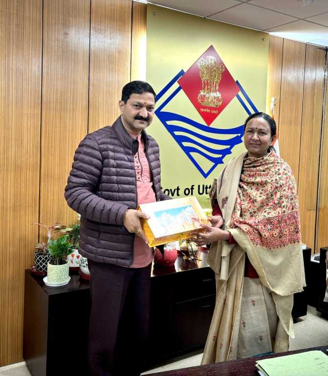 अजेंद्र ने मुख्य सचिव से केदारनाथ हेलिपैड के समीप भी बीकेटीसी को भूमि उपलब्ध कराने के लिए अनुरोध किया,जिस पर बीकेटीसी अपने संसाधनों से एक हॉलनुमा ढांचा तैयार कराएगी।