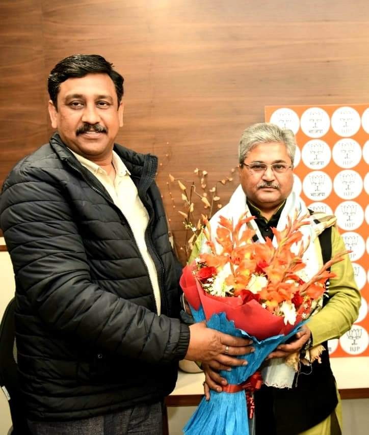 पूर्व में पत्रकार रहे सतीश लखेड़ा निरंतर पत्र पत्रिकाओं में लेख लिखते रहे हैं