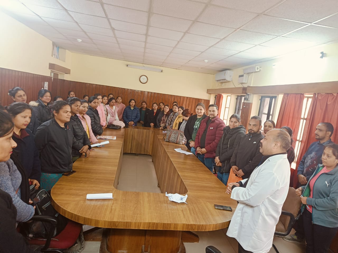 नर्सिंग अधिकारियों ने बेस अस्तपाल पहुंचकर दी योगदान की सूचना