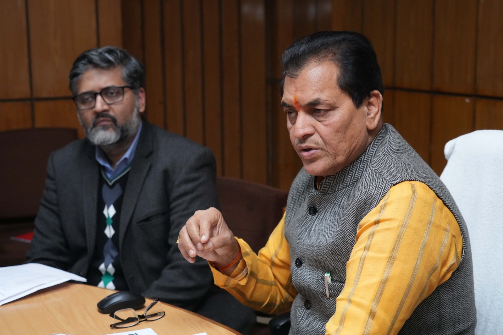 मंत्री ने कहा कि “बिल लाओ ईनाम पाओ” योजना में ग्राहकों को मासिक पुरस्कार के अंतर्गत 1500 पुरस्कार दिए जा रहे हैं