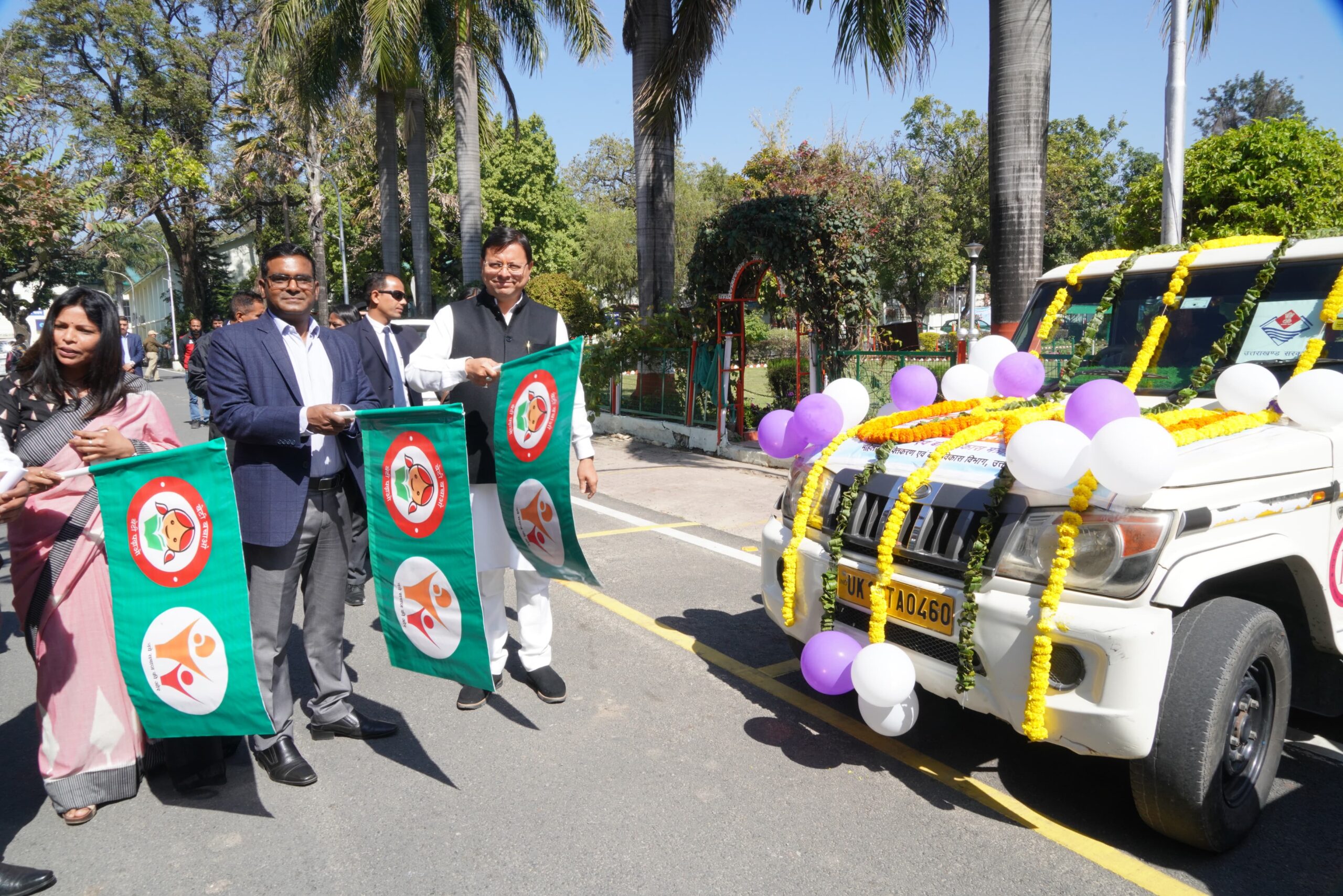 मुख्यमंत्री ने राज्य में महिलाओं एवं किशोरियों की सुरक्षा एवं समस्त आयामों के सुदृढीकरण हेतु मोबाइल वैनों को हरी झण्डी दिखाकर किया रवाना