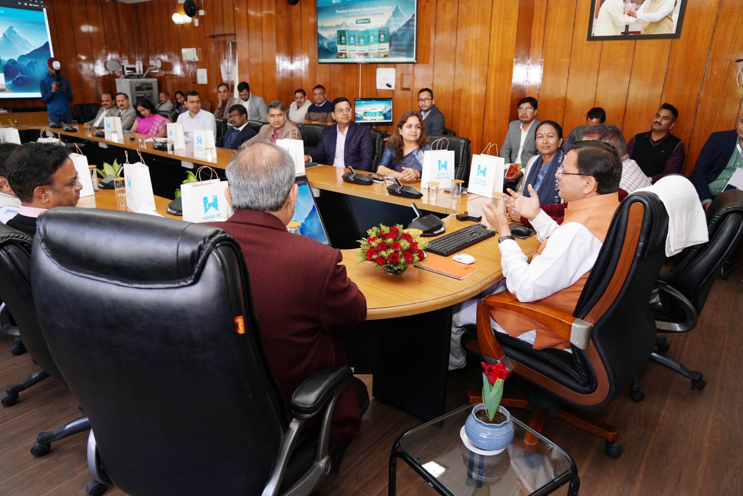 मुख्यमंत्री ने कहा कि हाउस ऑफ़ हिमालयाज ब्रांड महज एक ब्रांड नहीं अपितु राज्य में हजारों मातृ शक्ति की आजीविका का साधन है