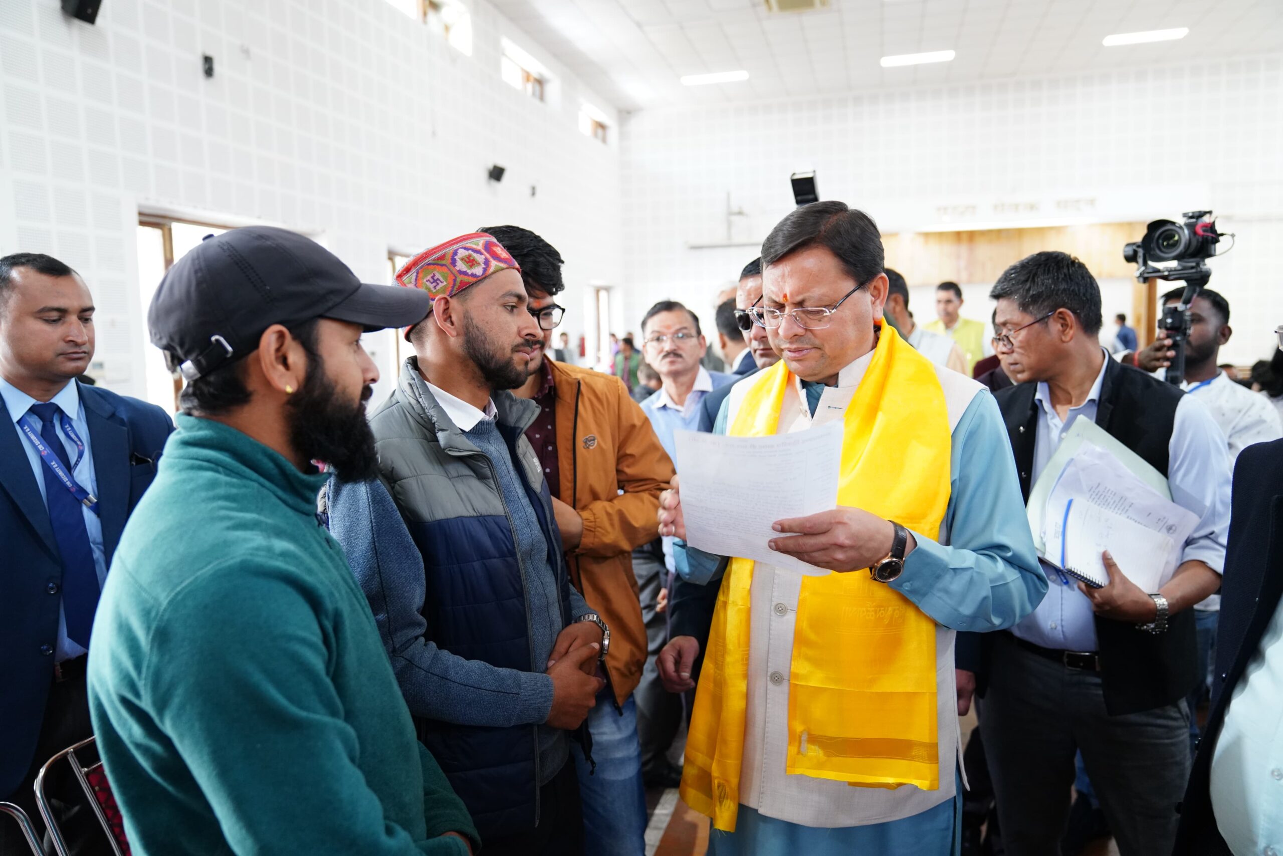 मुख्यमंत्री ने लोगों को उनकी समस्याओं का शीघ्र समाधान का आश्वासन दिया