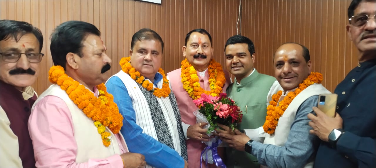 कांग्रेस के दो पूर्व विधायक, पूर्व जिला पंचायत अध्यक्ष समेत विभिन्न दलों के हजारों नेता कार्यकर्ताओं ने भाजपा का दामन थाम लिया