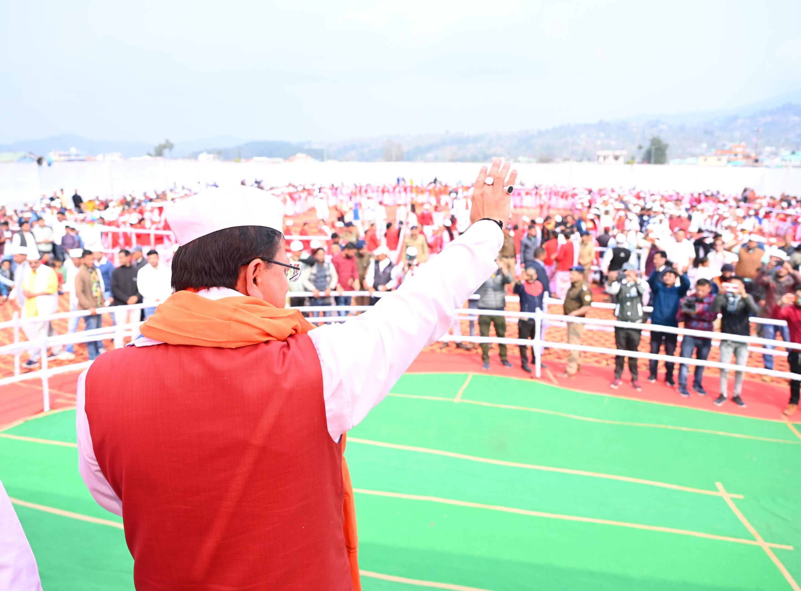 मुख्यमंत्री ने कहा कि इन्वेस्टर ग्लोबल सम्मिट के दौरान उनका कई देशों में जाना हुआ, इस दौरान वहां के लोग हमारे देश की निरंतर प्रशंसा कर रहे थे