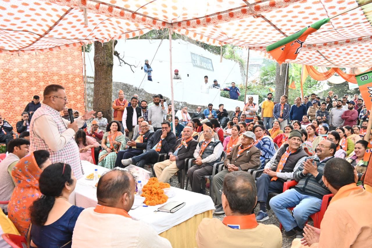 मसूरी में चुनाव कार्यालय का उद्घाटन कैबिनेट मंत्री गणेश जोशी और सांसद प्रत्याशी माला राज्यलक्ष्मी शाह ने किया