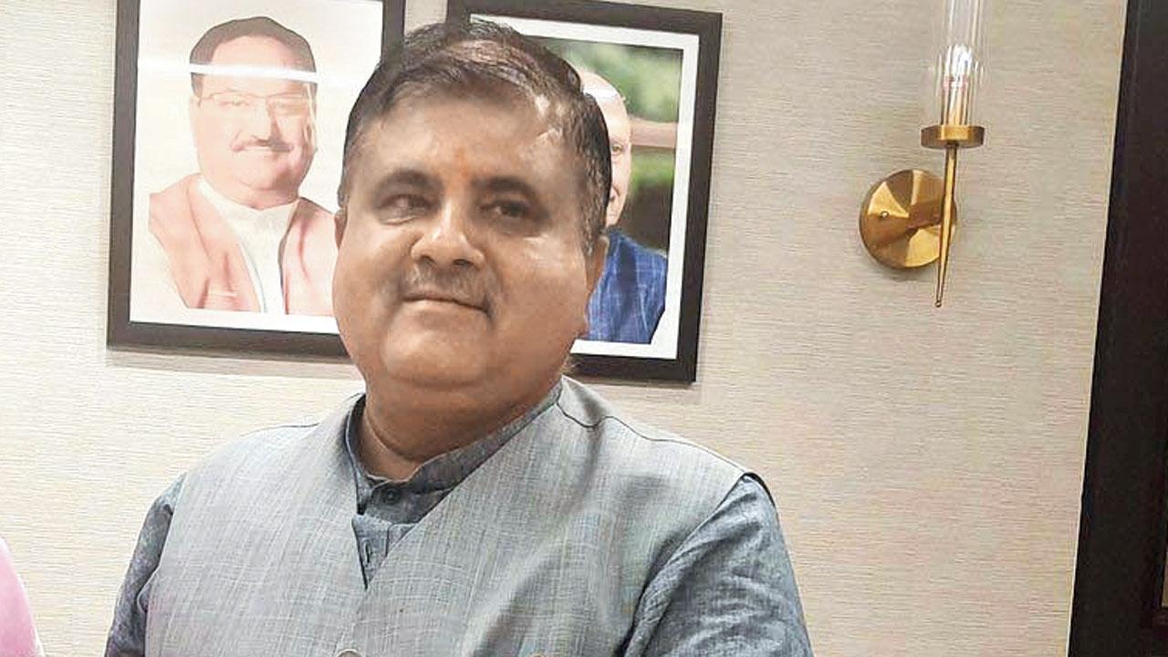 स्थानीय होने का दावा कर रहे कांग्रेस प्रत्याशी को आ रहे मुंबई से नोटिस: भट्ट