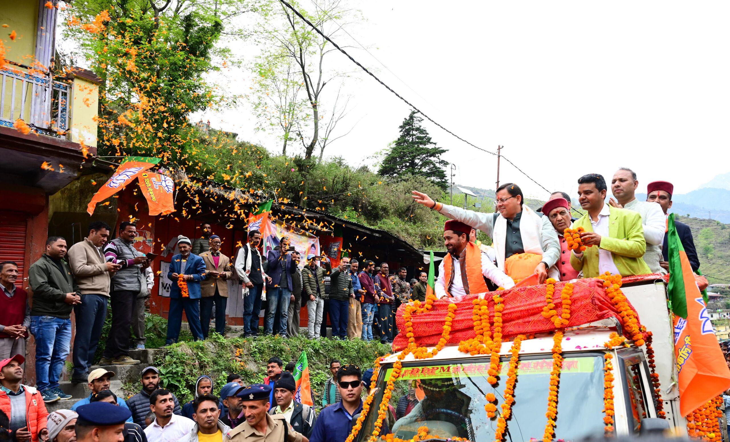 मुख्यमंत्री धामी ने (उत्तरकाशी) में टिहरी लोकसभा से भाजपा प्रत्याशी माला राजलक्ष्मी शाह के पक्ष में आयोजित जनसभा/रैली में प्रतिभाग किया