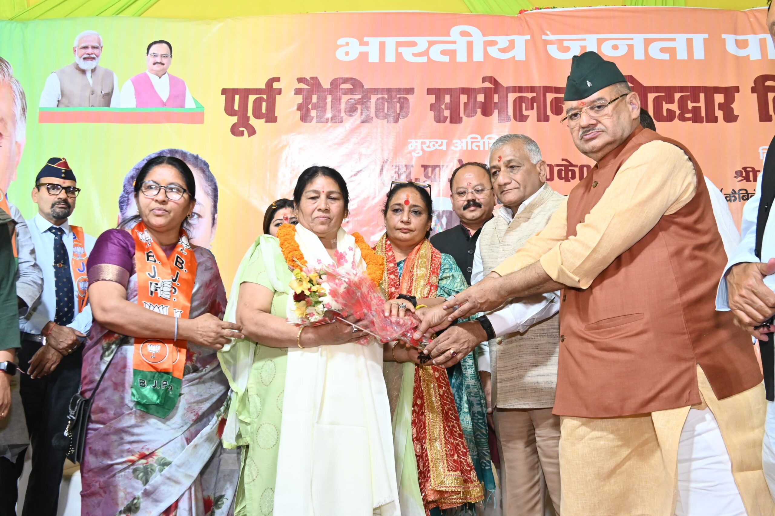 केंद्रीय राज्य मंत्री जनरल वीके सिंह और कैबिनेट मंत्री गणेश जोशी  ने कोटद्वार में आयोजित पूर्व सैनिक सम्मेलन में किया प्रतिभाग