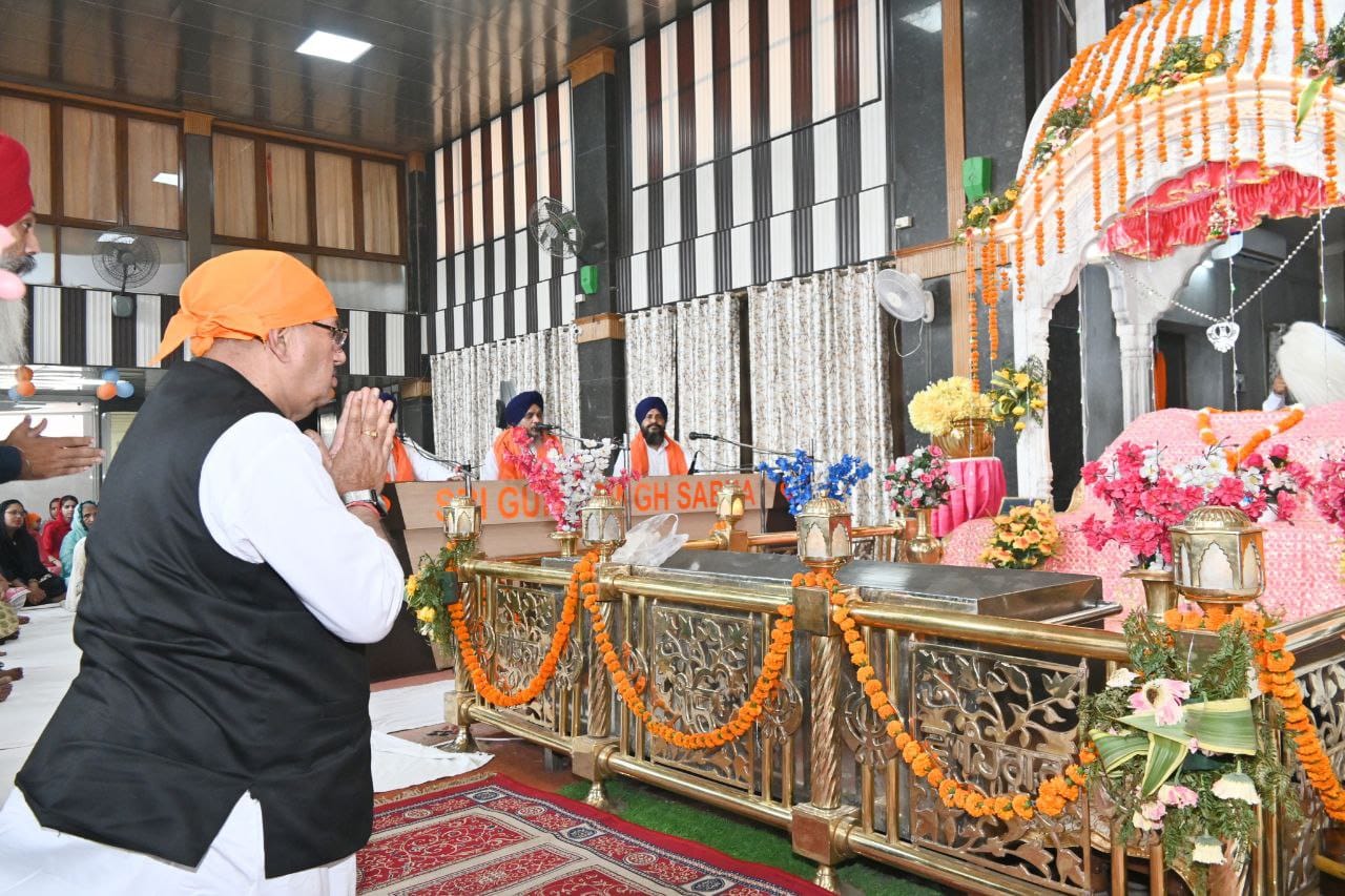 बैसाखी के अवसर पर गुरुद्वारे में कैबिनेट मंत्री गणेश जोशी ने टेका मत्था, प्रदेशवासियों को बैसाखी दी शुभकामनाएं