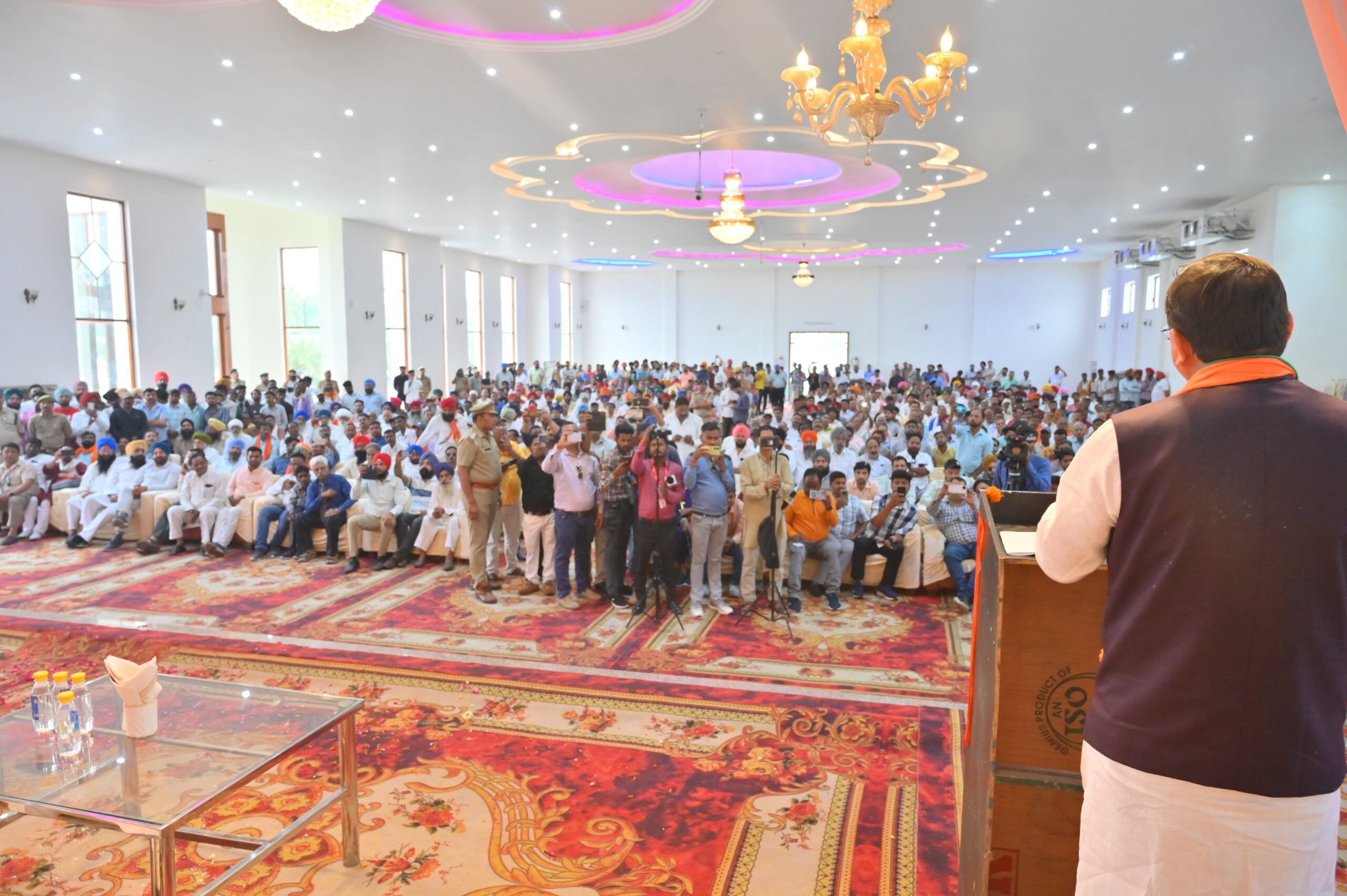 मुख्यमंत्री धामी ने पूरनपूर, पीलीभीत (उत्तर प्रदेश) में आयोजित कार्यकर्ता सम्मेलन को किया संबोधित
