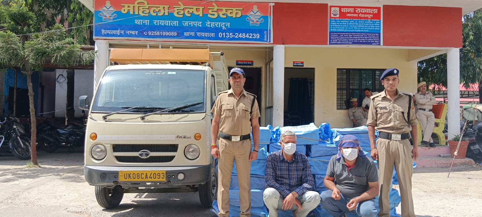 अवैध रूप से शराब की तस्करी में लिप्त अभियुक्तो के विरुद्ध दून पुलिस की कार्यवाही जारी।