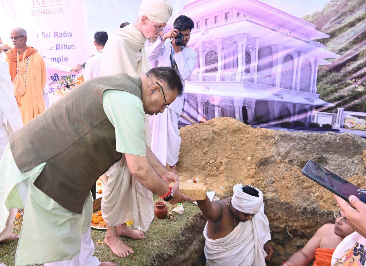 कैबिनेट मंत्री गणेश जोशी ने कृष्णा हिल्स दुधली मोथरोवाला देहरादून में स्कॉन द्वारा कराए जा रहे श्री राधा बांके बिहारी मंदिर निर्माण के भूमि पूजन कार्यक्रम में प्रतिभाग कर भूमि पूजन किया