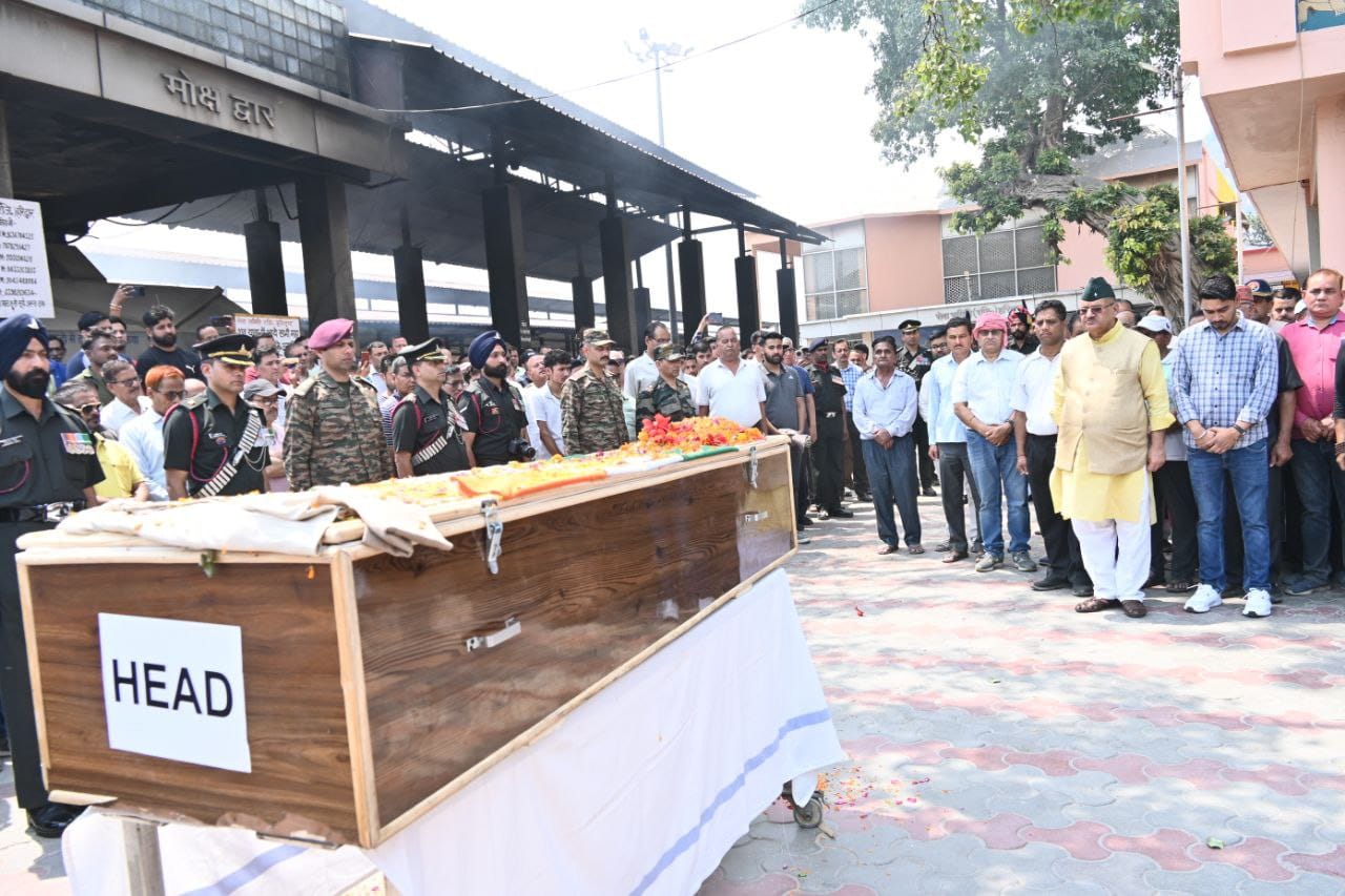 सैनिक कल्याण मंत्री ने शोक संवेदना व्यक्त कर परिवार जनों को सरकार की तरफ से हर संभव मदद का दिलाया भरोसा