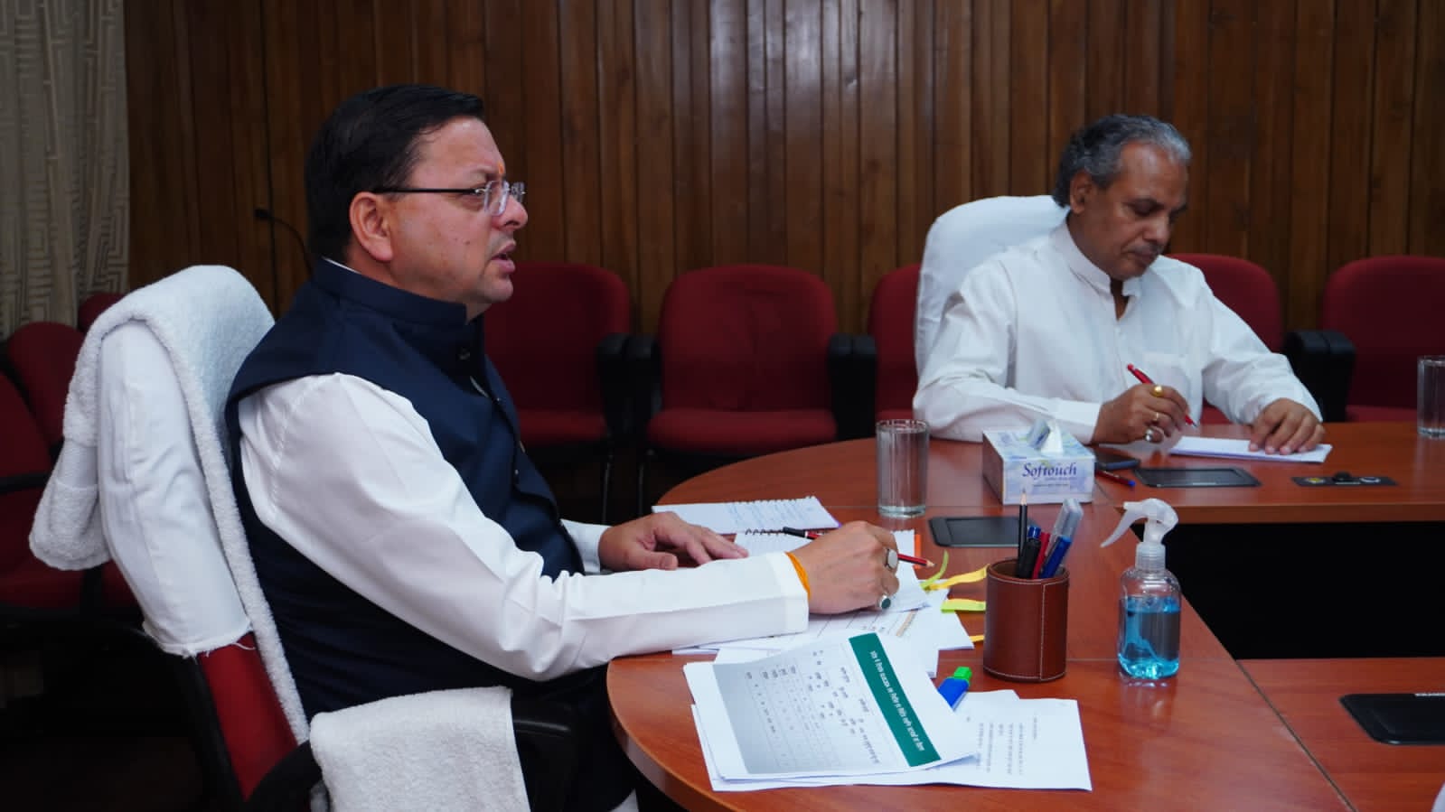 मुख्यमंत्री धामी ने वनाग्नि, चारधाम यात्रा, पेयजल व विद्युत आपूर्ति को लेकर की महत्वपूर्ण बैठक, दिए ये निर्देश.