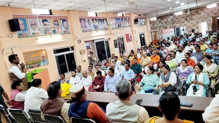 नगर निगम चुनाव के सम्बन्ध में सभी सांसद, विधायक,निर्वतमान मेयर एवं निर्वतमान पार्षदों की उपस्थिति में बैठक हुई जाने क्या कुछ रहा ख़ास