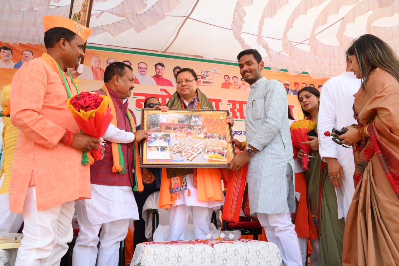 मुख्यमंत्री ने युवाओं से आग्रह किया कि प्रधानमंत्री जी द्वारा देश में किए गए ऐतिहासिक कार्यों एवं मुख्यमंत्री योगी जी द्वारा उत्तर प्रदेश के विकास हेतु किए जा रहे कार्यों को जन जन तक पहुंचाना है