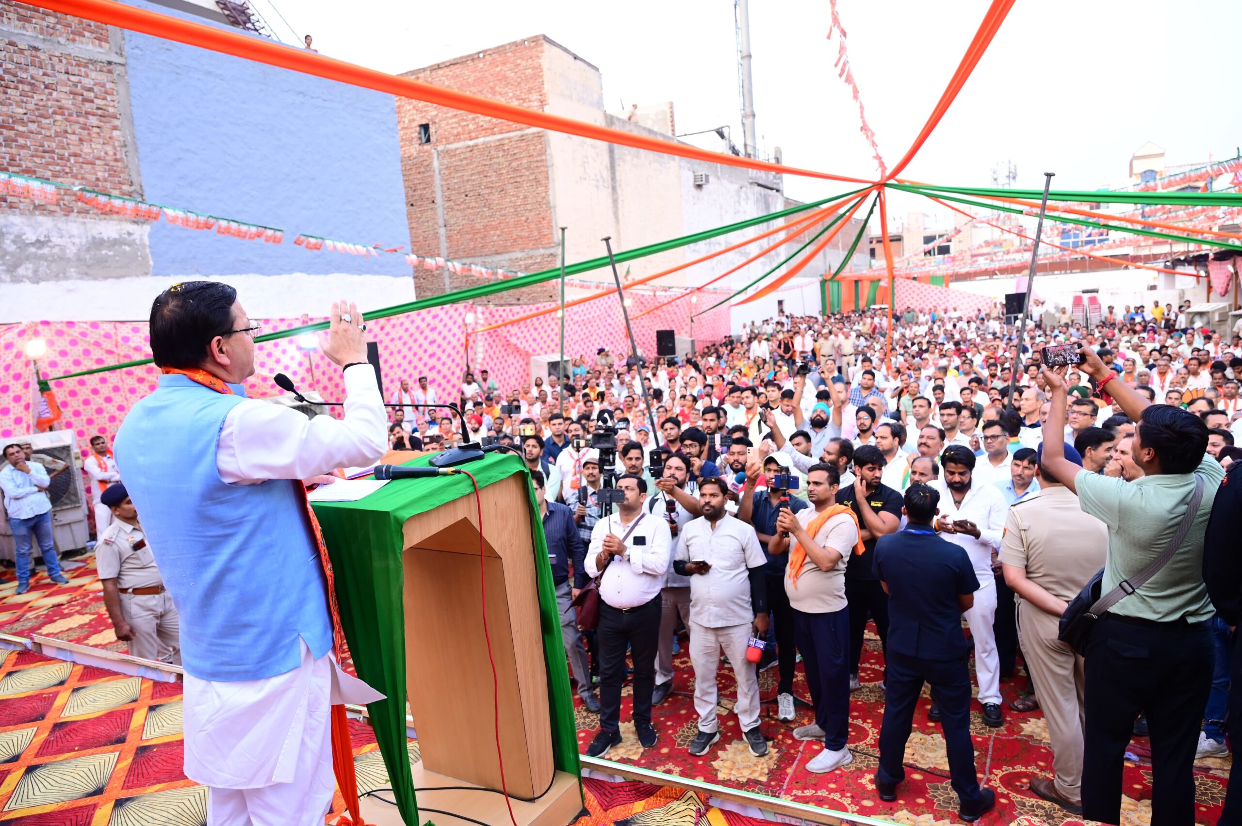 मुख्यमंत्री धामी ने संसदीय क्षेत्र फरीदाबाद (हरियाणा) से भाजपा प्रत्याशी कृष्ण पाल गुर्जर के पक्ष में आयोजित जनसभा को किया संबोधित